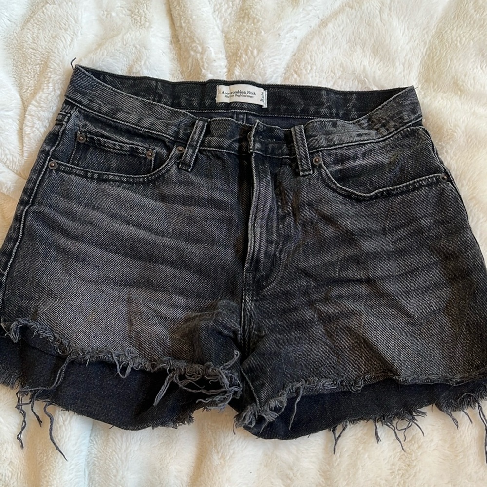 Like new! Abercrombie & Fitch Mid Rise Boyfriend Short - Size 27